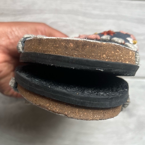 Free People Crisscross strap embroidered sandals w/cork footbed. Size 40 (8.5/9) - Picture 7 of 7